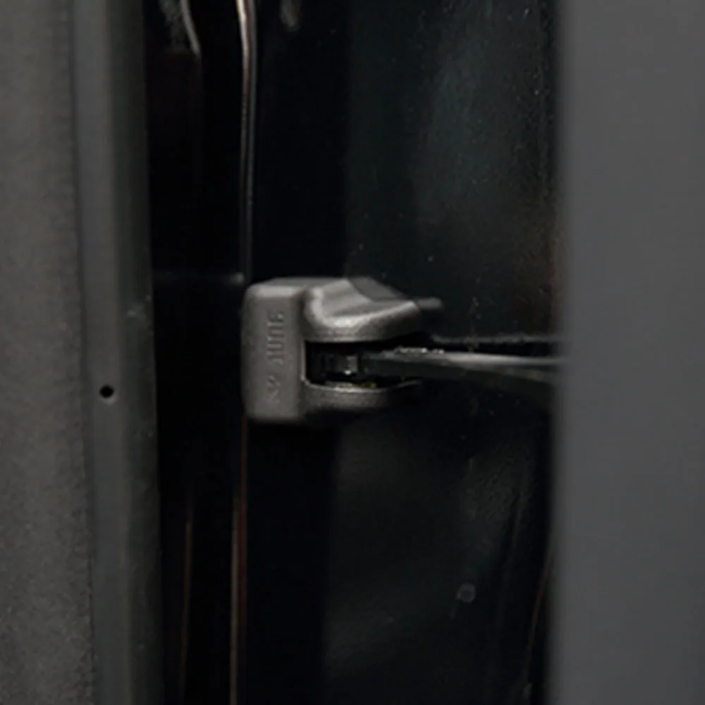 Авто Стил Антикоррозийный Водоустойчив Автоматично Заключване на вратите Ключ Ключове Пластмасов Обтегач на Ограничителни Устройство Панел 4 бр. За Toyota Highlander 2015 2016 2017