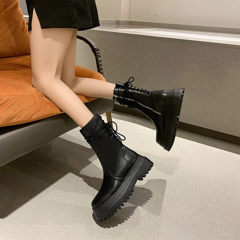 Мотоботы; Лятна дамски Обувки; Дамски луксозни Дизайнерски обувки с кръгло бомбе на нисък Ток; колекция 2021 г.; женски черни модни летни обувки от Изкуствена кожа Изображение 1 
